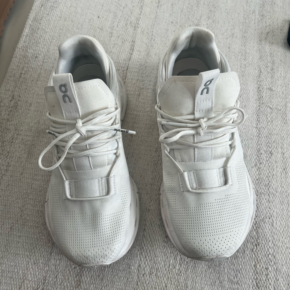 On cloud sneaker